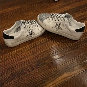 Vintage Havana White Low-Top Sneakers with Silver Glitter Toe & Leopard Star